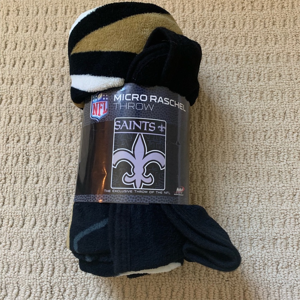 Brand new NFL Saints throw blanket